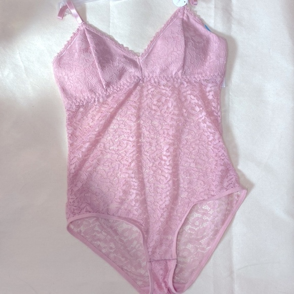 Intimates size M NWT!